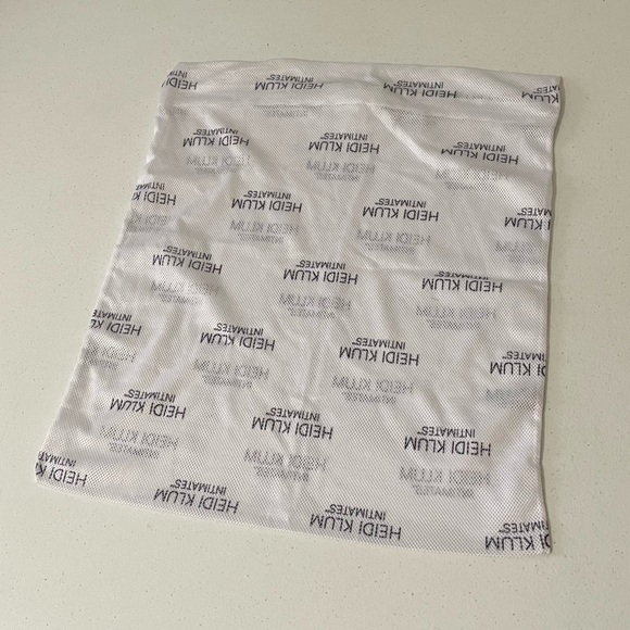 Heidi Klum Intimates Wash Bag Laundry Intimates - Picture 3 of 3